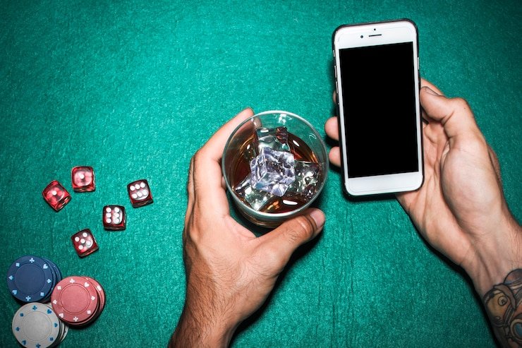 Pengguna mengelola pengaturan privasi akun pribadi pada platform hiburan digital